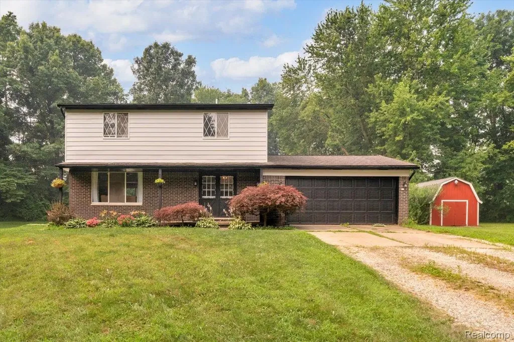 2700 N Hickory Lane Brandon Charter Township MI 48371