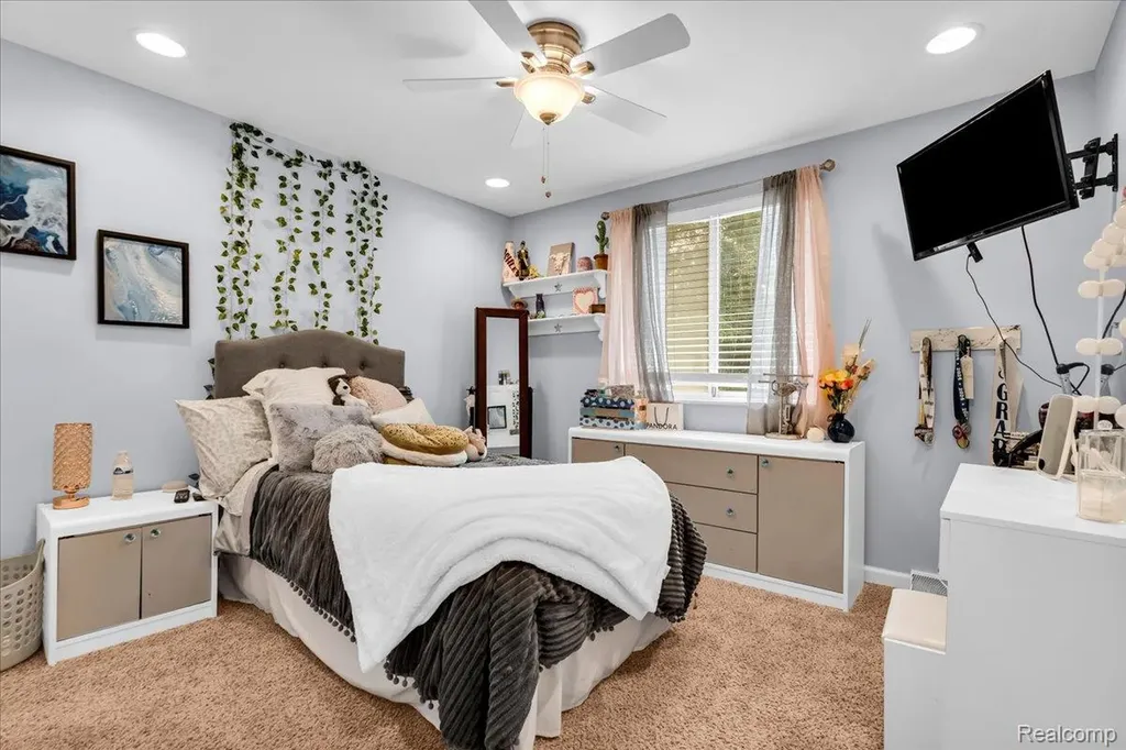 2700 N Hickory Lane Brandon Charter Township MI 48371
