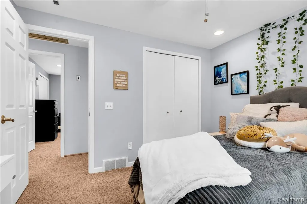 2700 N Hickory Lane Brandon Charter Township MI 48371