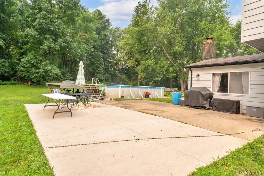 2700 N Hickory Lane Brandon Charter Township MI 48371