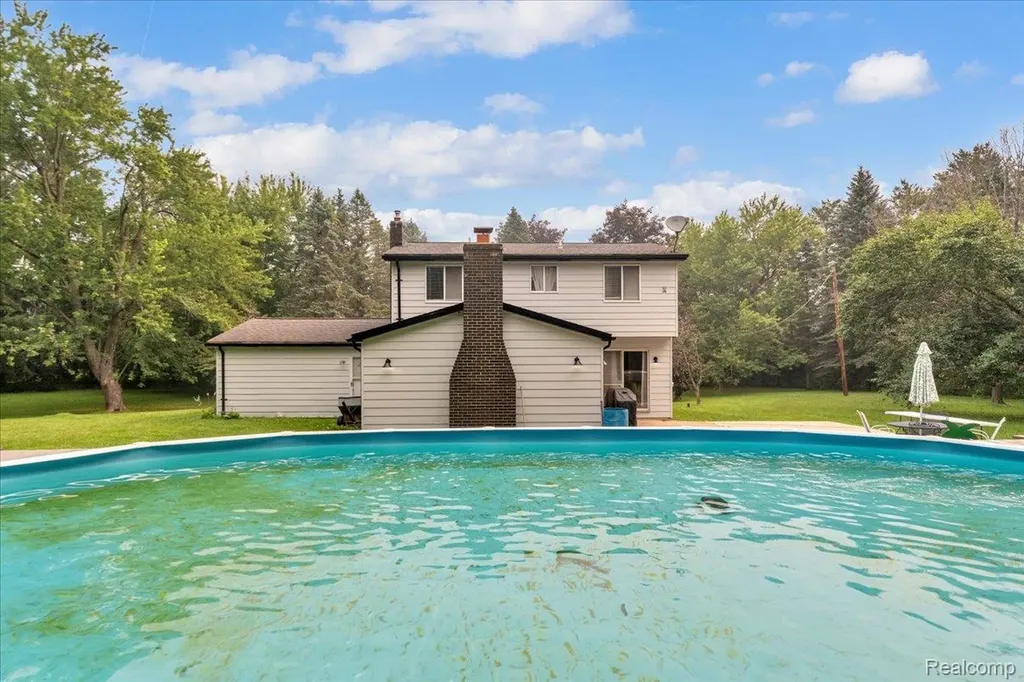 2700 N Hickory Lane Brandon Charter Township MI 48371