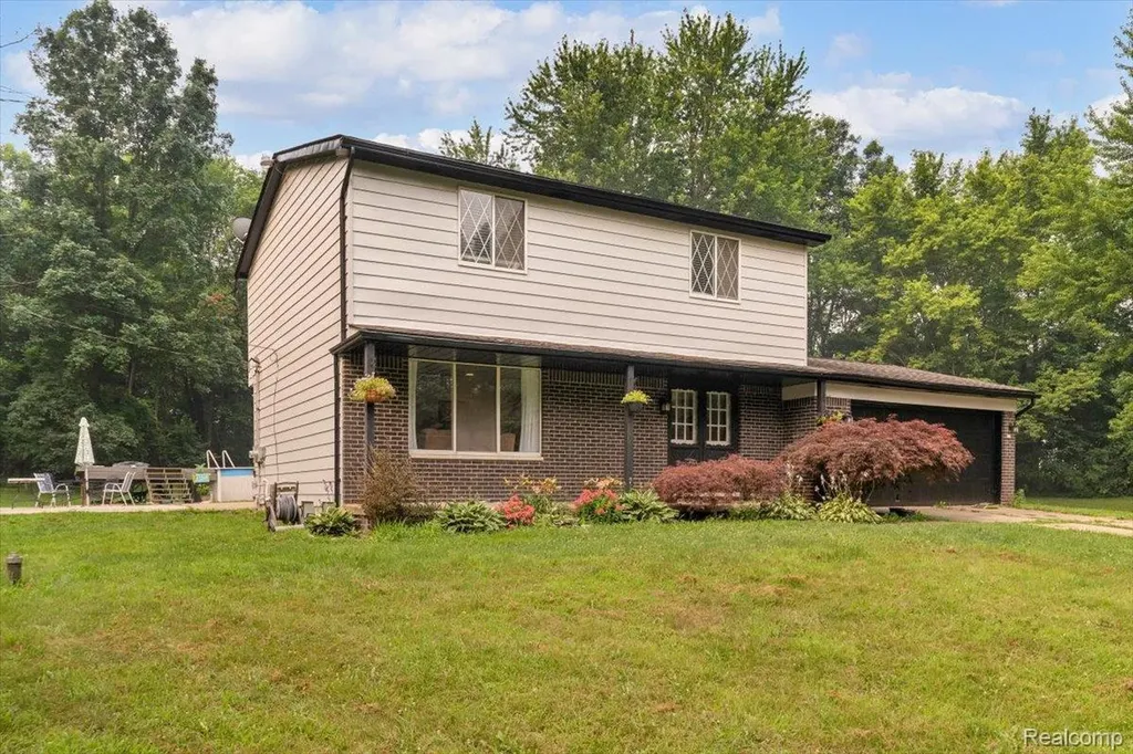 2700 N Hickory Lane Brandon Charter Township MI 48371