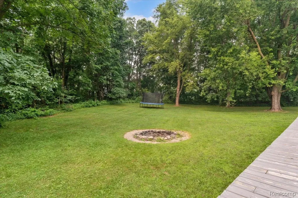 2700 N Hickory Lane Brandon Charter Township MI 48371