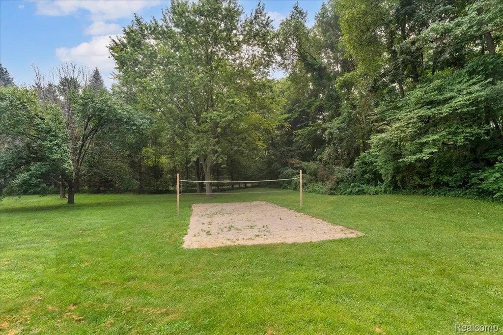 2700 N Hickory Lane Brandon Charter Township MI 48371