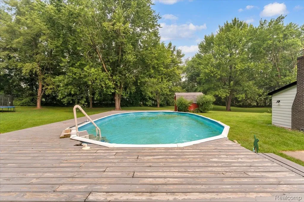2700 N Hickory Lane Brandon Charter Township MI 48371