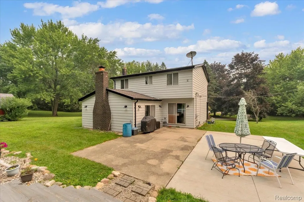 2700 N Hickory Lane Brandon Charter Township MI 48371