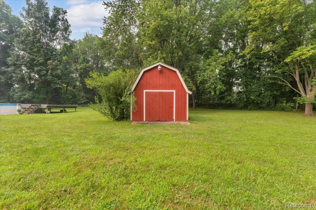 2700 N Hickory Lane Brandon Charter Township MI 48371