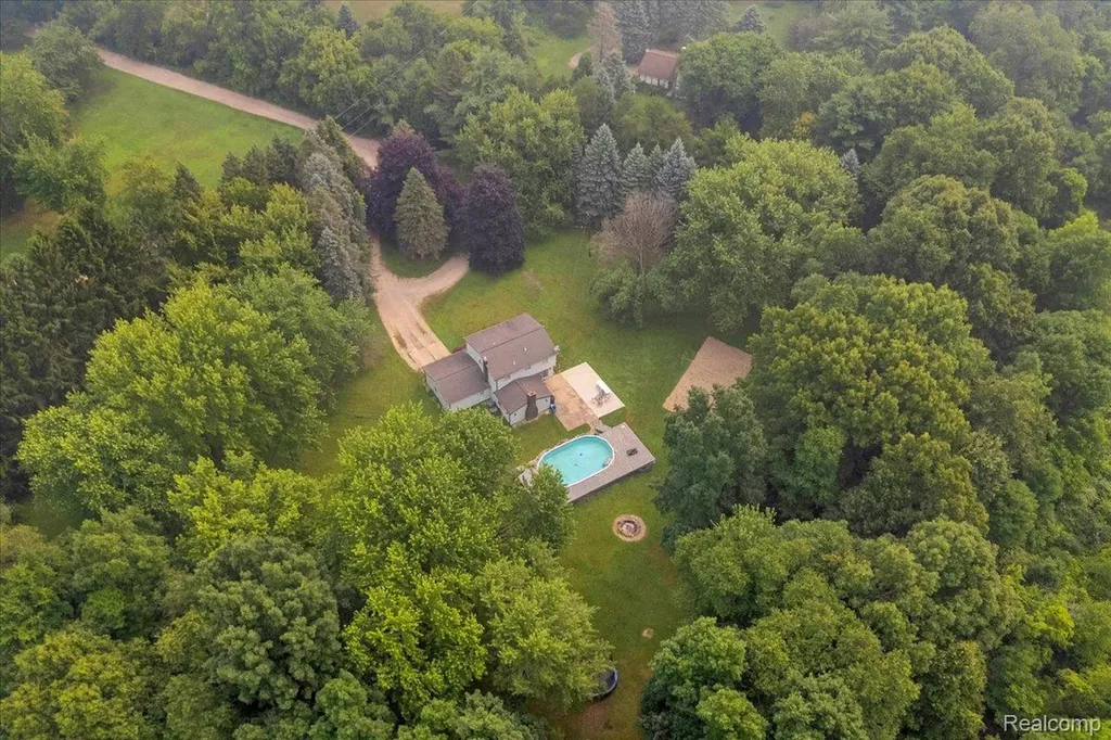 2700 N Hickory Lane Brandon Charter Township MI 48371