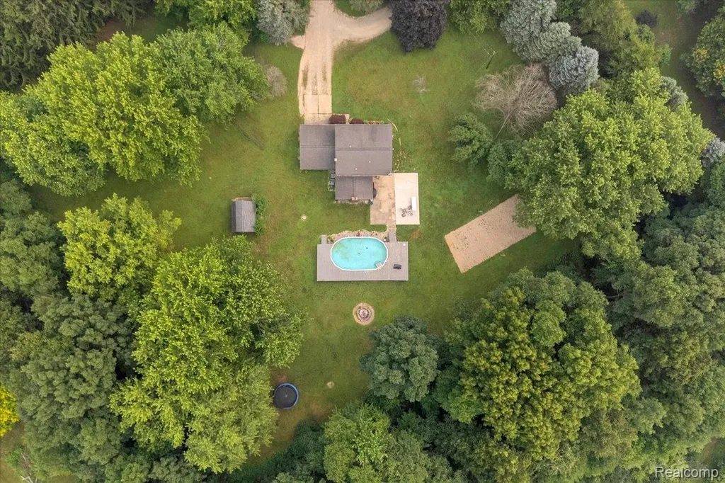 2700 N Hickory Lane Brandon Charter Township MI 48371