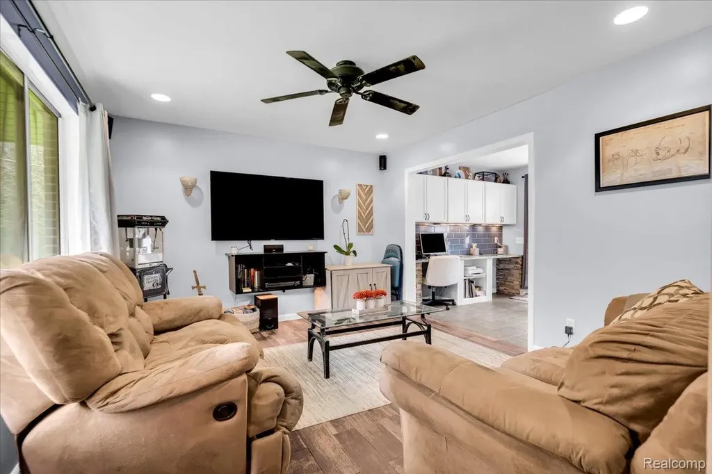 2700 N Hickory Lane Brandon Charter Township MI 48371