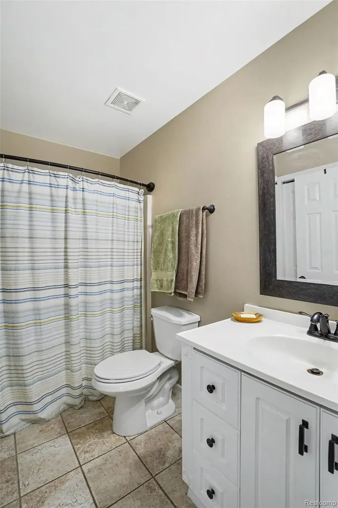 524 Mill Pond Drive Fenton City MI 48430