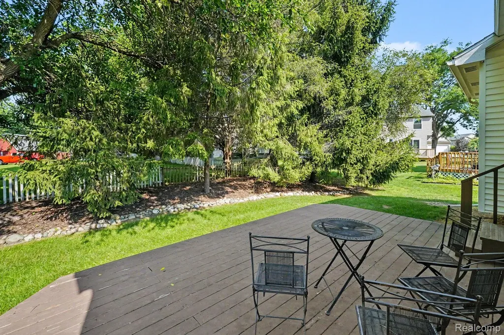 524 Mill Pond Drive Fenton City MI 48430