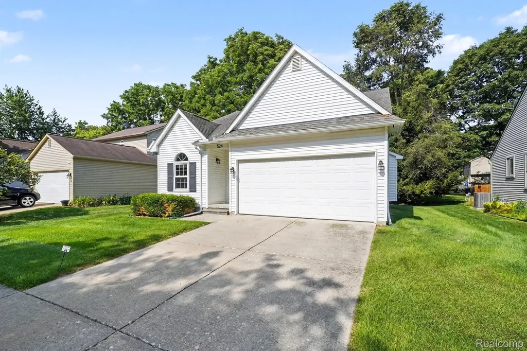 524 Mill Pond Drive Fenton City MI 48430