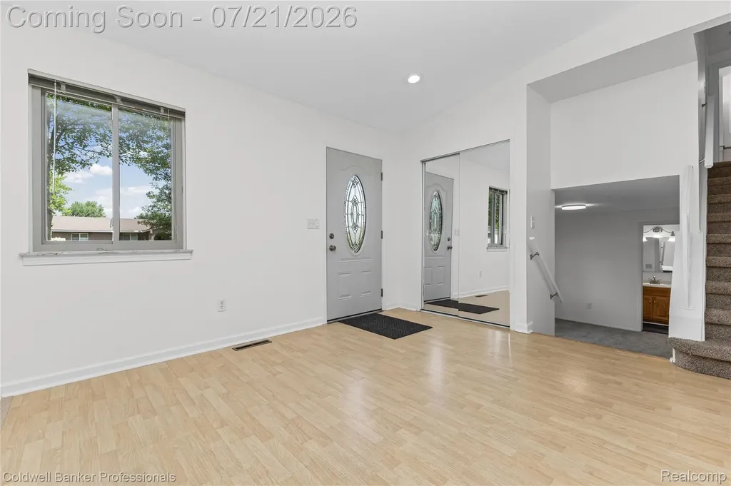 19272 Lloyd Drive Clinton Charter Township MI 48038
