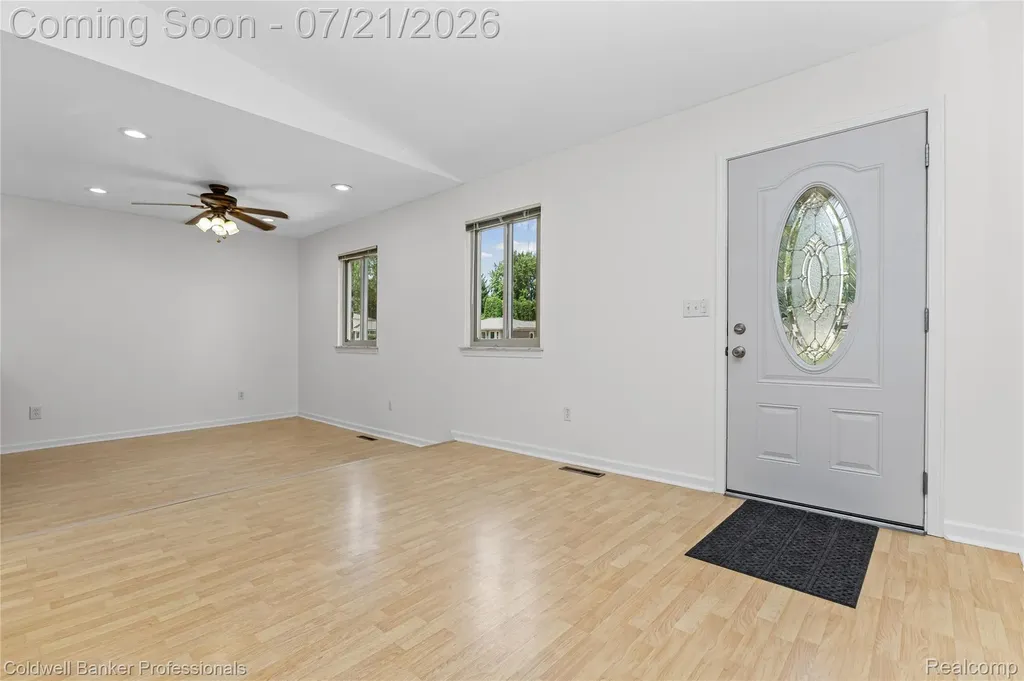 19272 Lloyd Drive Clinton Charter Township MI 48038
