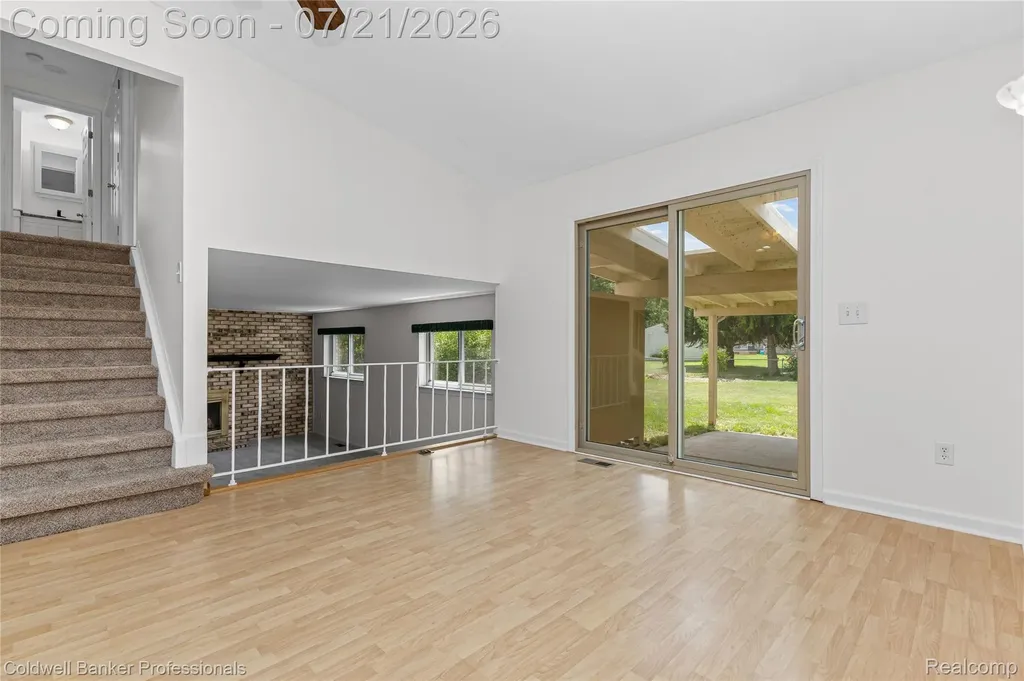 19272 Lloyd Drive Clinton Charter Township MI 48038