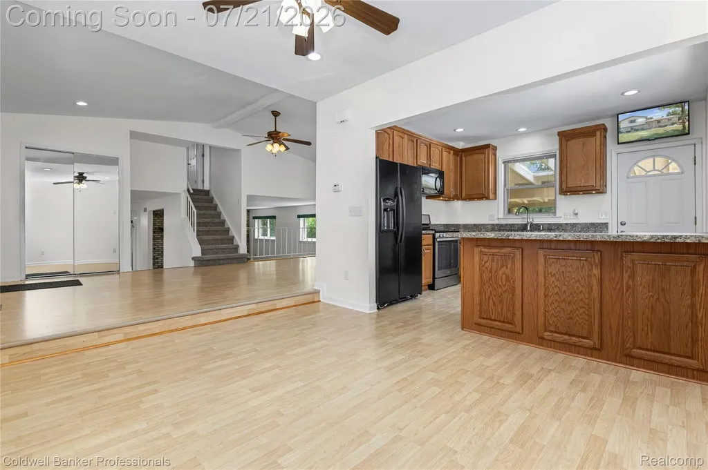 19272 Lloyd Drive Clinton Charter Township MI 48038
