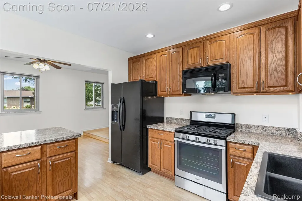 19272 Lloyd Drive Clinton Charter Township MI 48038