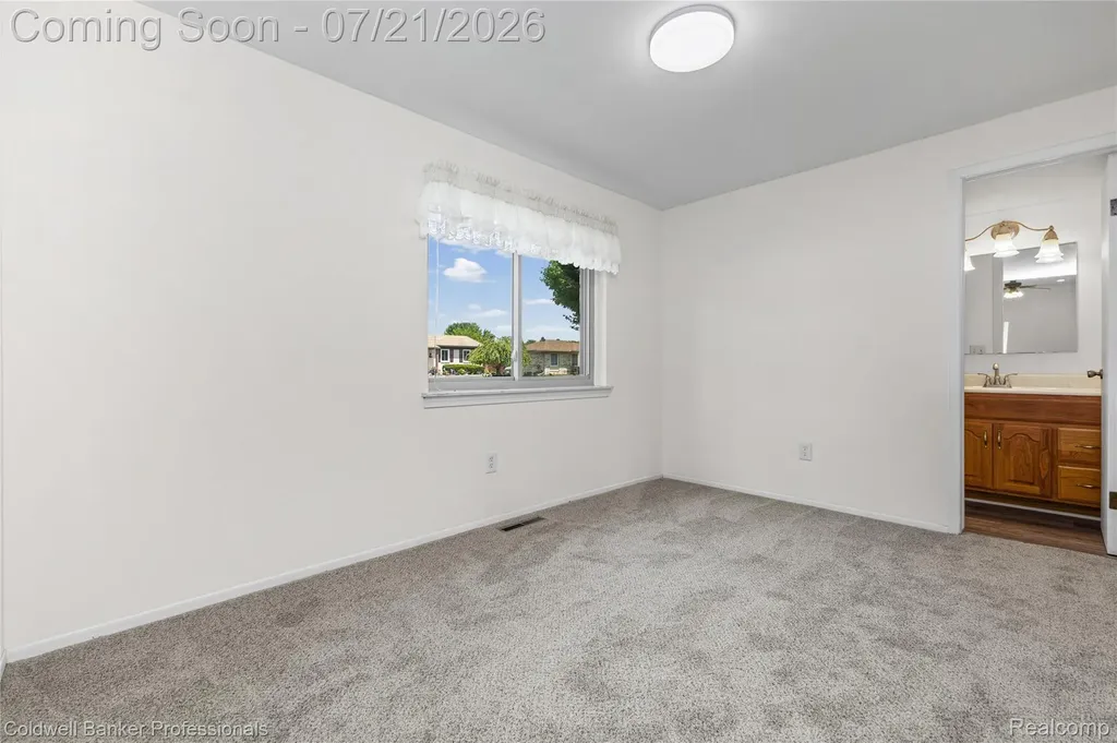 19272 Lloyd Drive Clinton Charter Township MI 48038