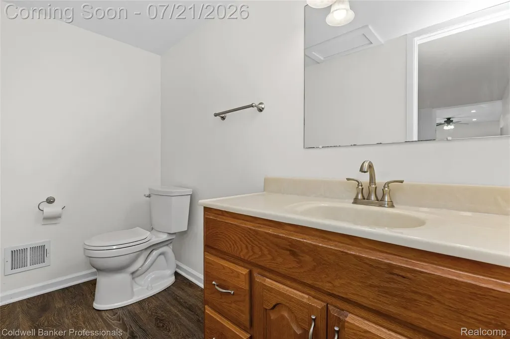 19272 Lloyd Drive Clinton Charter Township MI 48038
