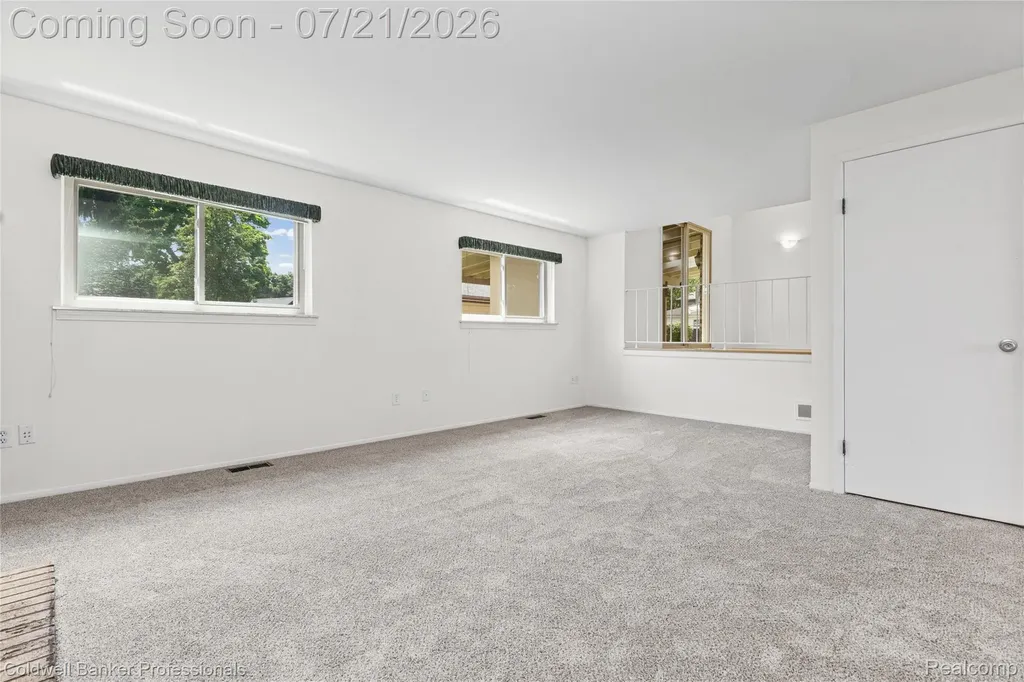 19272 Lloyd Drive Clinton Charter Township MI 48038