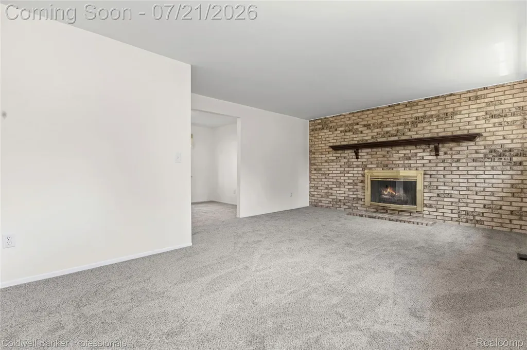 19272 Lloyd Drive Clinton Charter Township MI 48038