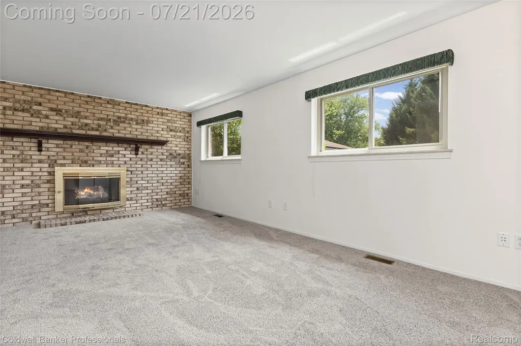 19272 Lloyd Drive Clinton Charter Township MI 48038