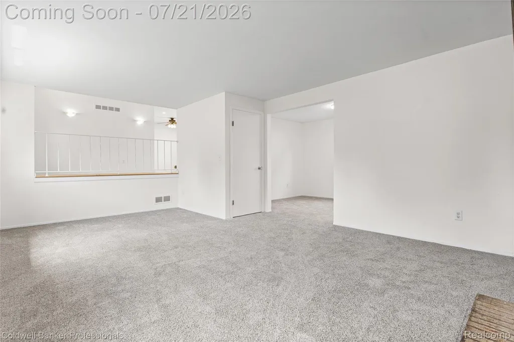 19272 Lloyd Drive Clinton Charter Township MI 48038