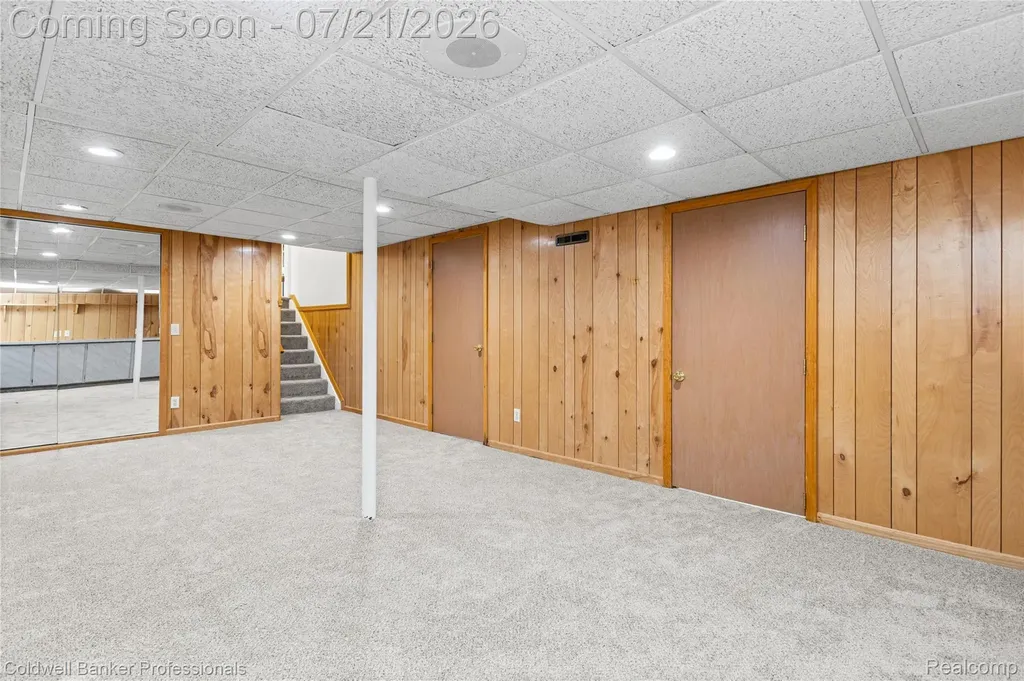 19272 Lloyd Drive Clinton Charter Township MI 48038