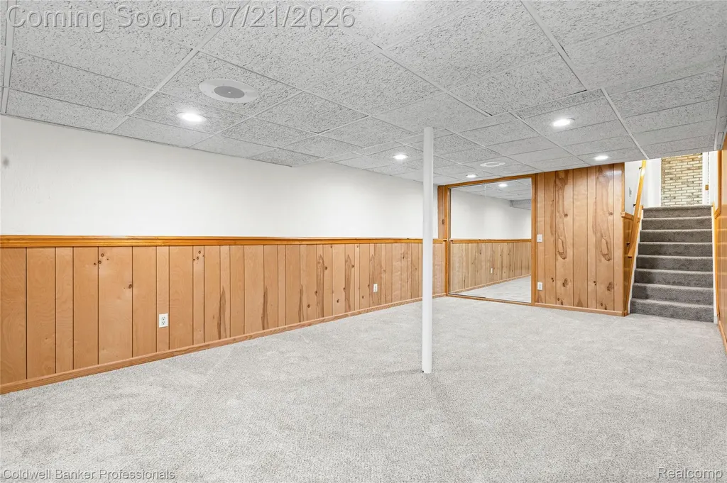 19272 Lloyd Drive Clinton Charter Township MI 48038