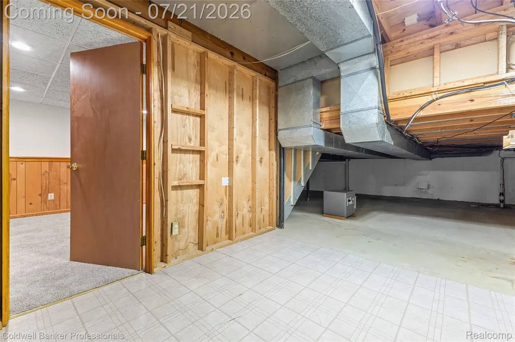 19272 Lloyd Drive Clinton Charter Township MI 48038
