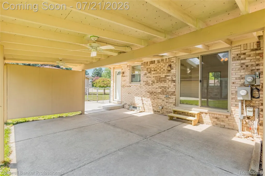 19272 Lloyd Drive Clinton Charter Township MI 48038