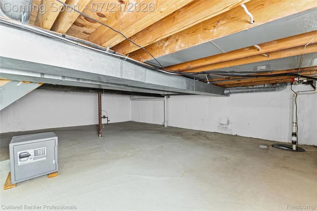 19272 Lloyd Drive Clinton Charter Township MI 48038