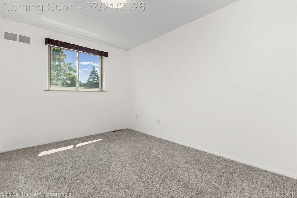19272 Lloyd Drive Clinton Charter Township MI 48038
