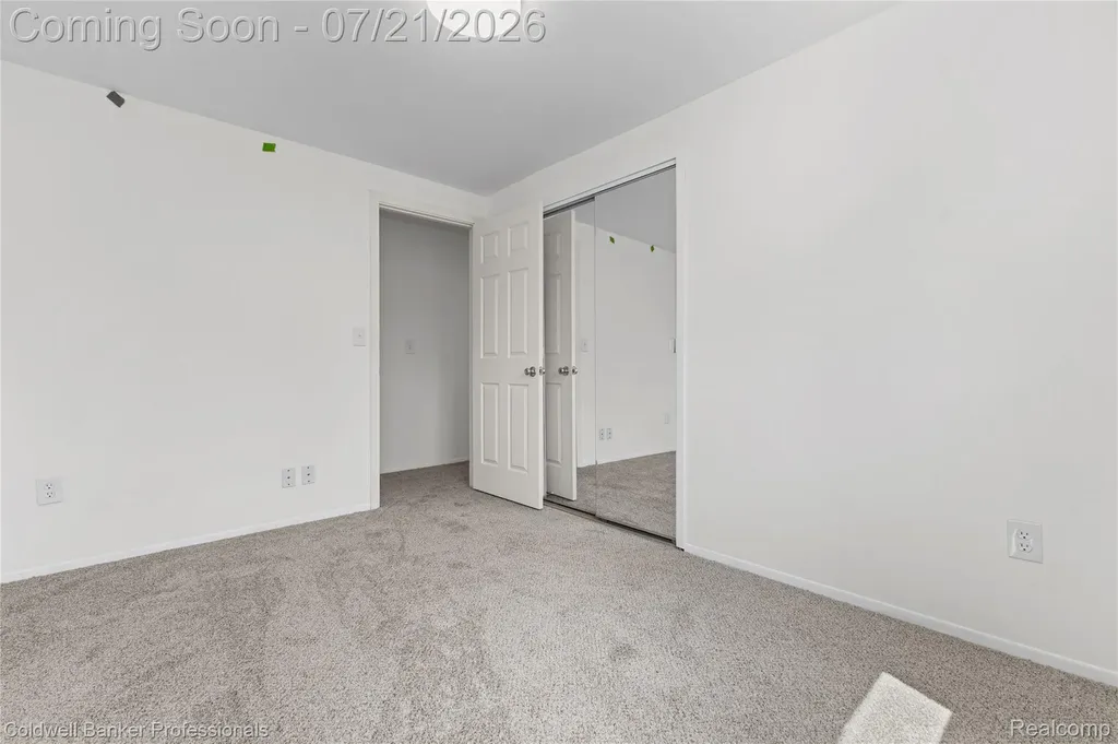 19272 Lloyd Drive Clinton Charter Township MI 48038