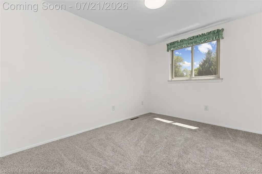 19272 Lloyd Drive Clinton Charter Township MI 48038