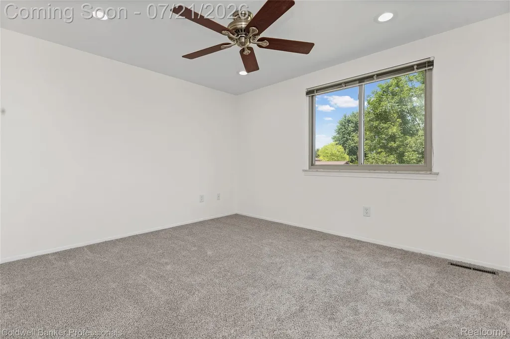19272 Lloyd Drive Clinton Charter Township MI 48038