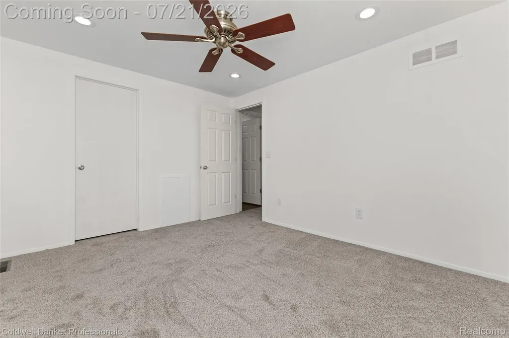 19272 Lloyd Drive Clinton Charter Township MI 48038