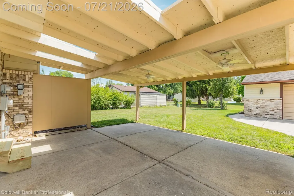 19272 Lloyd Drive Clinton Charter Township MI 48038