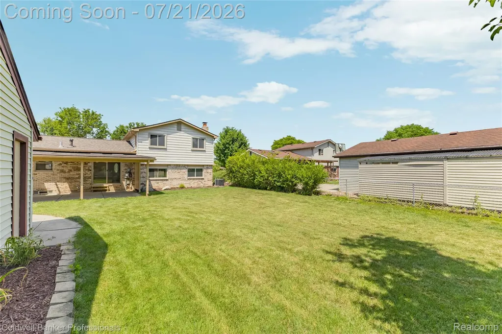 19272 Lloyd Drive Clinton Charter Township MI 48038