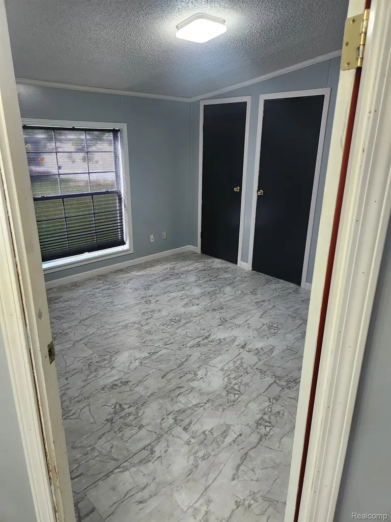 28868 Cherrywood Flat Rock City MI 48134