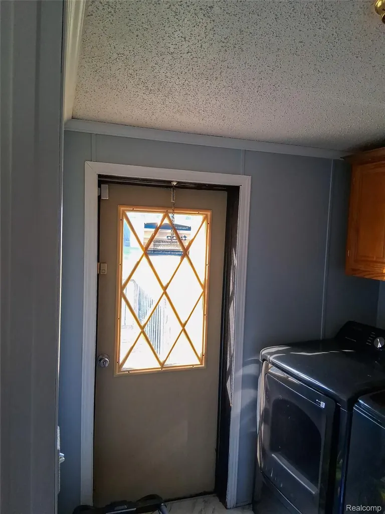 28868 Cherrywood Flat Rock City MI 48134