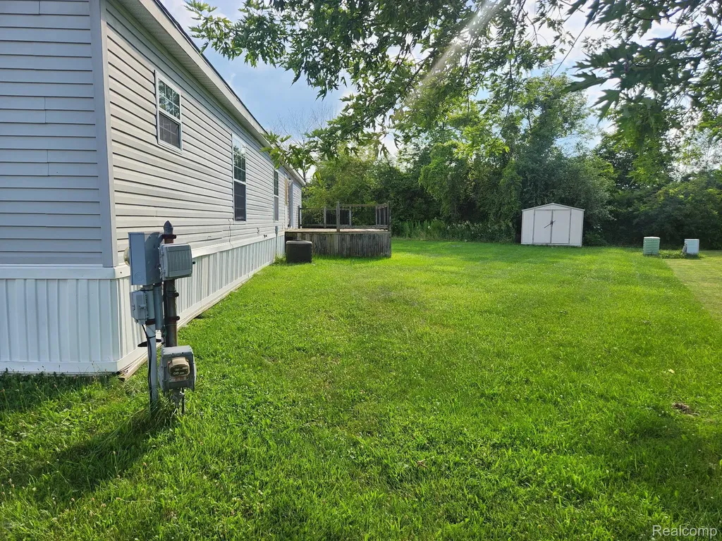 28868 Cherrywood Flat Rock City MI 48134