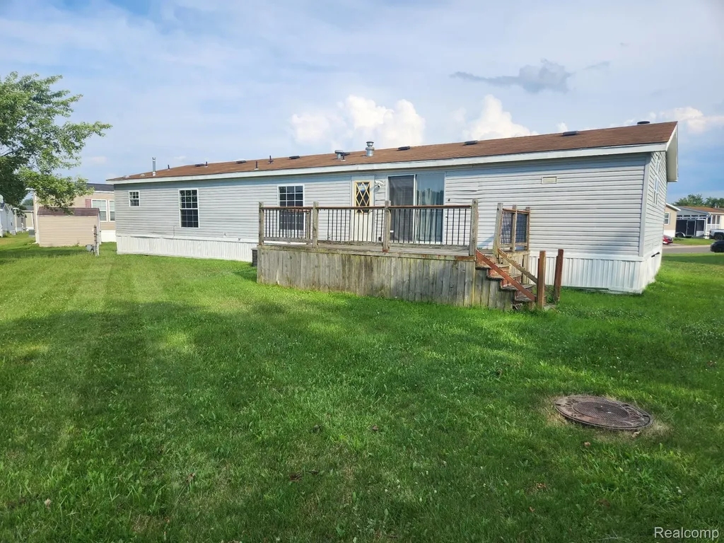 28868 Cherrywood Flat Rock City MI 48134