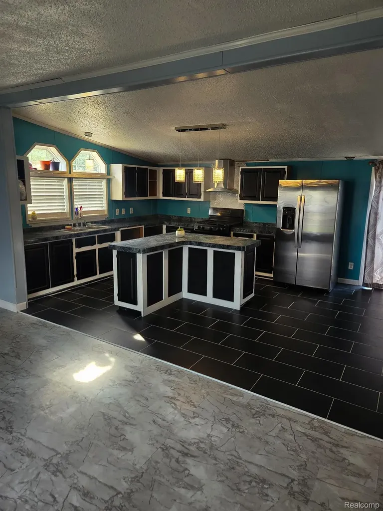 28868 Cherrywood Flat Rock City MI 48134