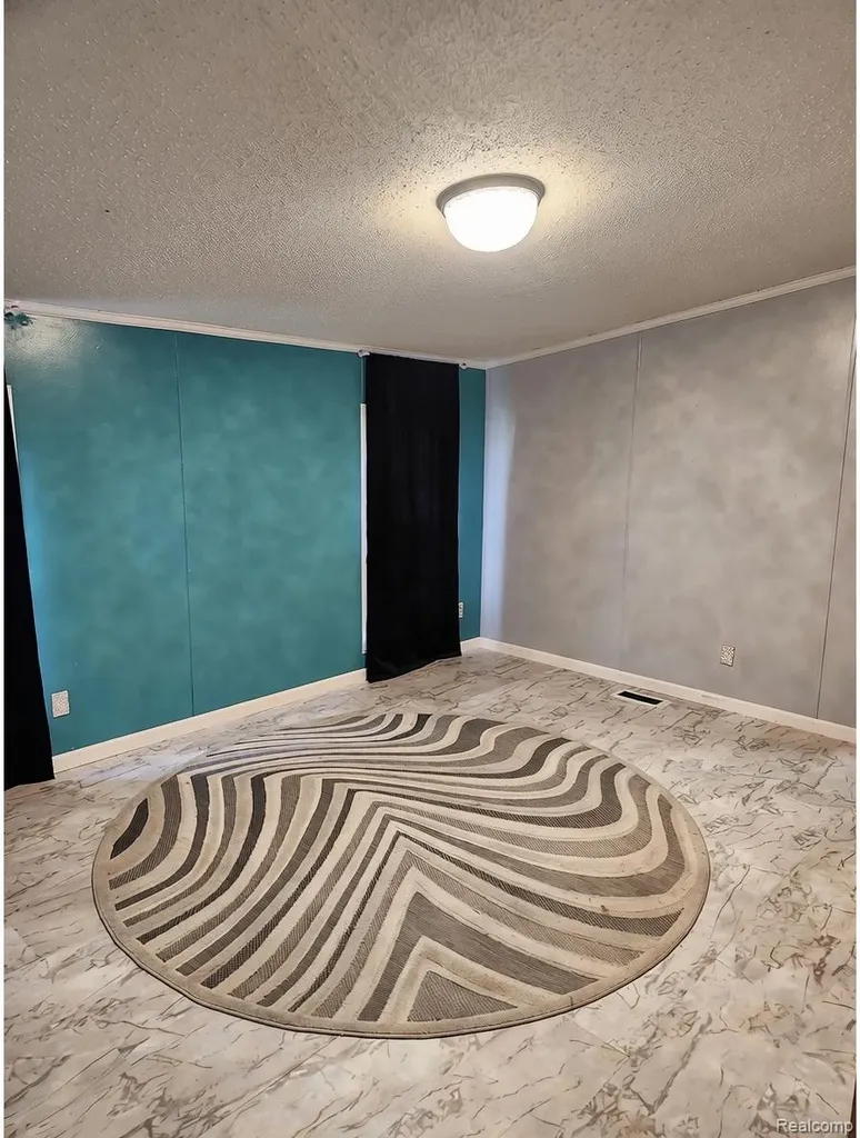 28868 Cherrywood Flat Rock City MI 48134