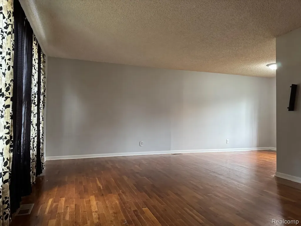 3301 Wolcott Street Flint City MI 48504
