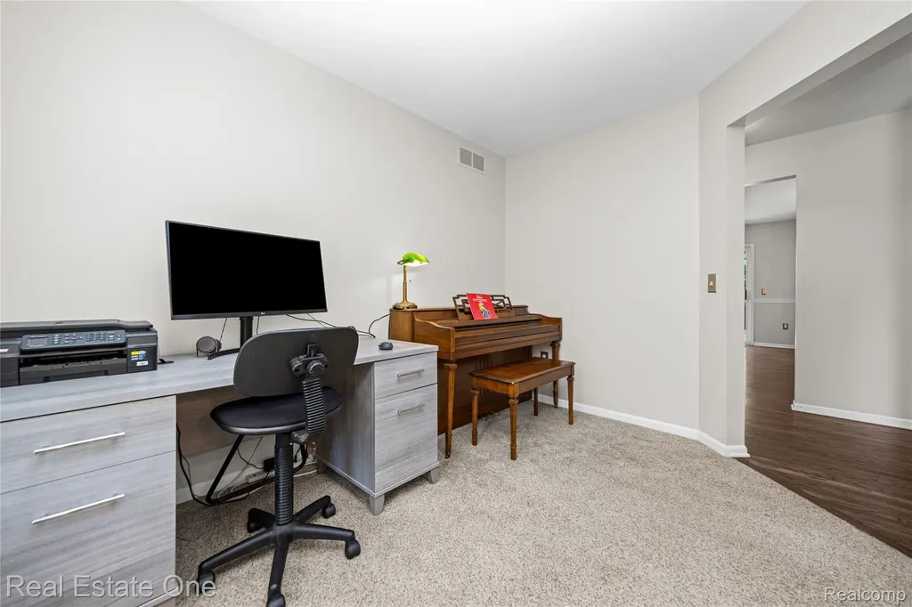 7570 Greenway Lane West Bloomfield Charter Township MI 48324