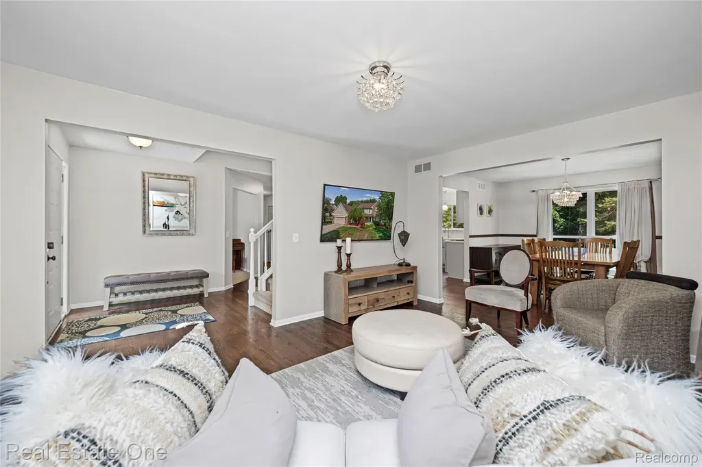 7570 Greenway Lane West Bloomfield Charter Township MI 48324