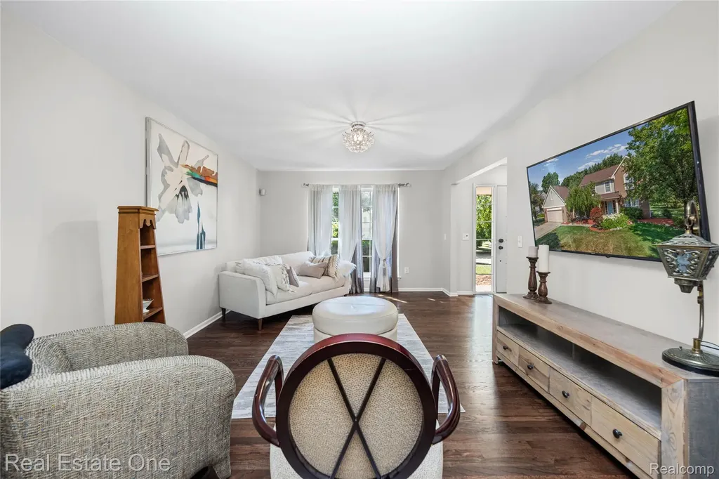 7570 Greenway Lane West Bloomfield Charter Township MI 48324